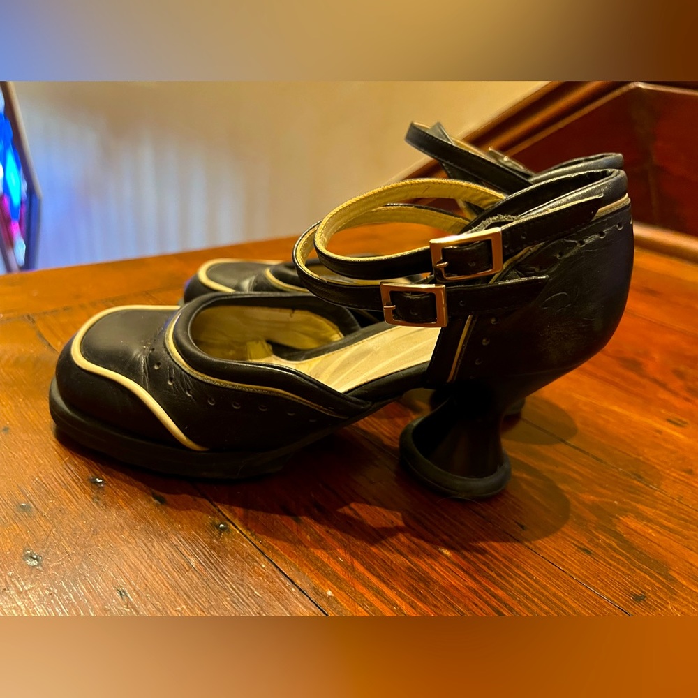 Fluevog Maryjanes size 8